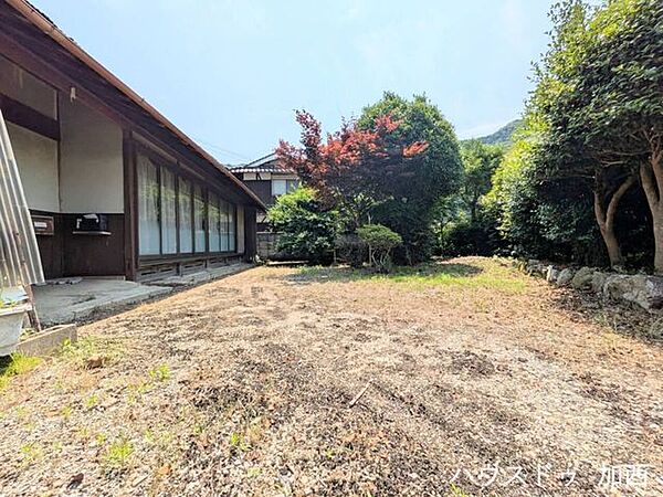 お庭広々しています♪週末にバーベキューやワンちゃんの運動にも最適です♪