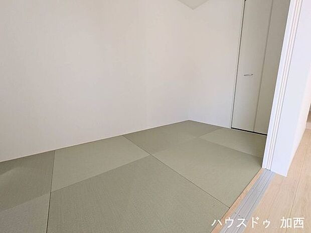リビング横の和室です♪お子様のお昼寝や、お泊りのお客様への対応にも便利です(*^-^*)
