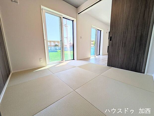 お子様の遊ぶスペースや急なお客様にも対応できます♪