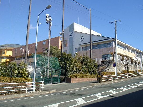 東陵中学校 960m