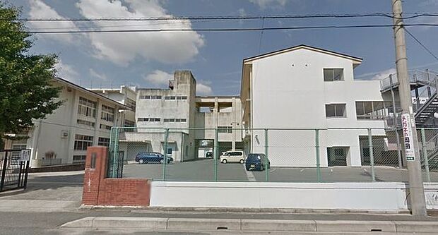 中部中学校中部中学校 2700m