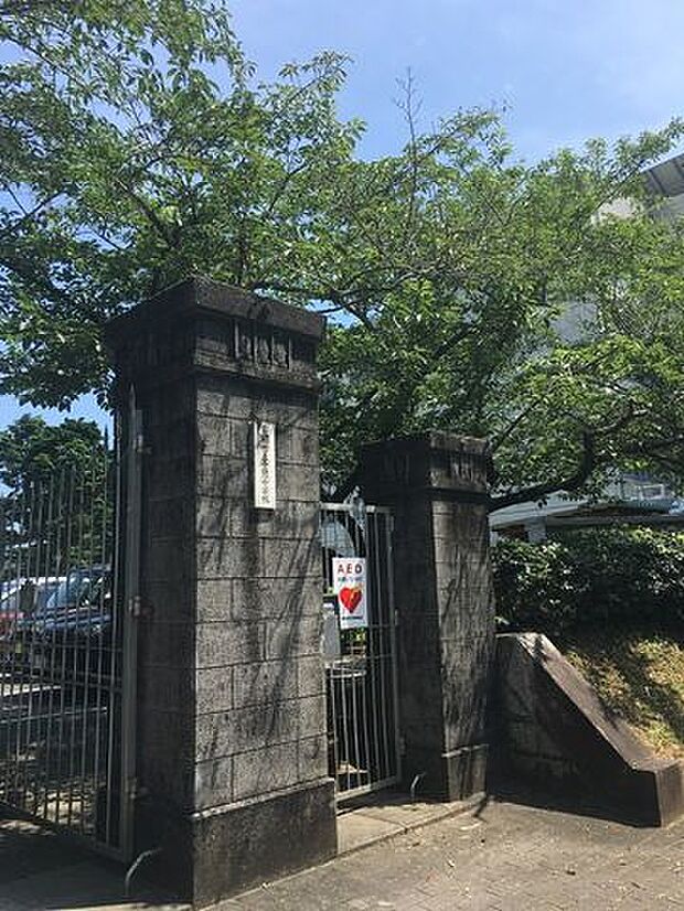 青陵中学校青陵中学校 1900m