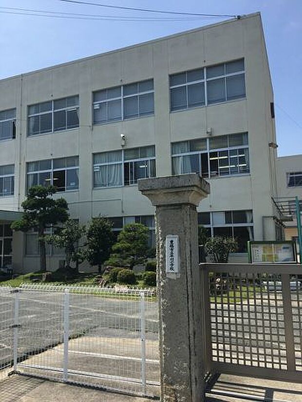牛川小学校牛川小学校 1300m