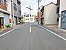 外観：前面道路含む現地写真