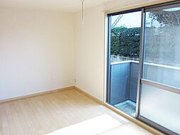 ル・クリソンテーム 102 1階1Kのリビング/ダイニング