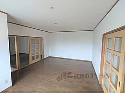 近鉄御所線 忍海駅 徒歩6分の賃貸アパート 1階3LDKのリビング/ダイニング