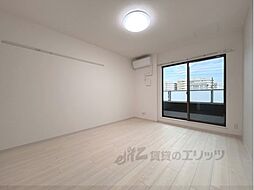 クアトロ・ソレイユ 102 1階1Kのリビング/ダイニング