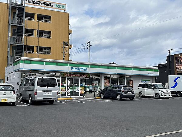ファミリーマートまで280ｍ徒歩4分