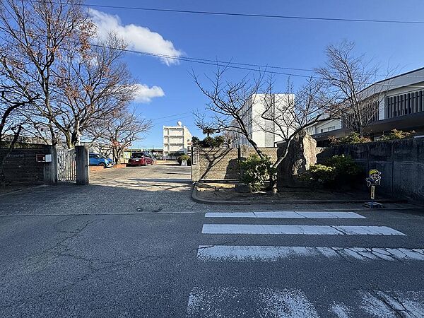 太田南小学校　950m　徒歩12分