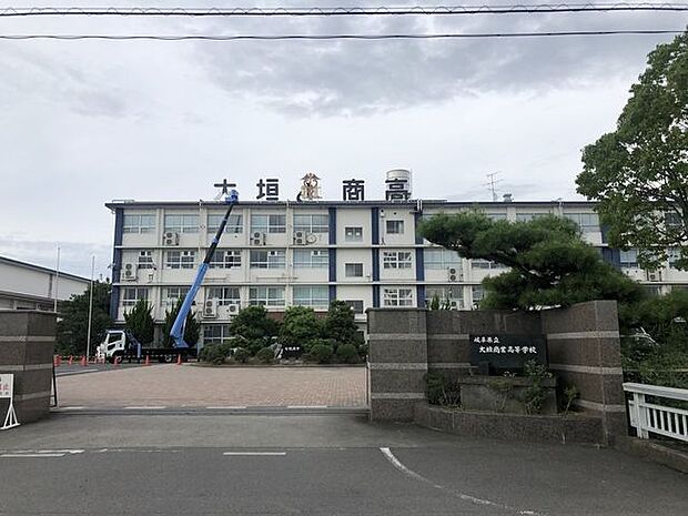 岐阜県立大垣商業高等学校岐阜県立大垣商業高等学校 1110m
