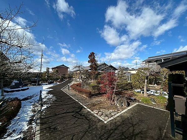 広いお庭で四季を楽しめます。