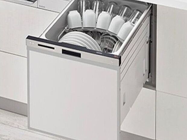 かがまずに食器が出し入れできる引き出し型の食器洗い乾燥機で、毎日の洗い物がぐっと楽に。ビルトインタイプの食器洗い乾燥機ならカウンターの上はいつもすっきり。忙しいママもしっかりサポートしてくれます。