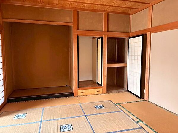 8畳の和室になります。