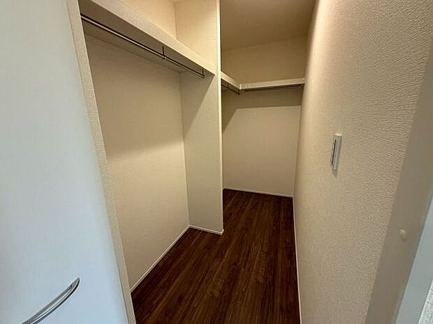 8帖洋室のウォークインクローゼットです。