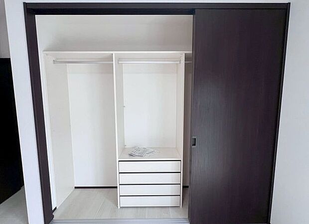 主寝室クローゼット