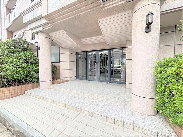 綺麗に管理されたエントランスが住まう方を迎え、安心感のある共用部分でご家族にもおすすめです♪