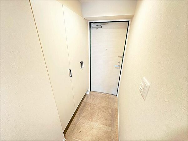 収納豊富なシューズボックスを備え、ご家族分の靴も整理しやすい設計です。