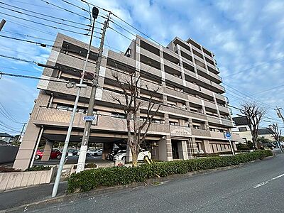 外観：四季折々の風景に映える美しい佇まい。