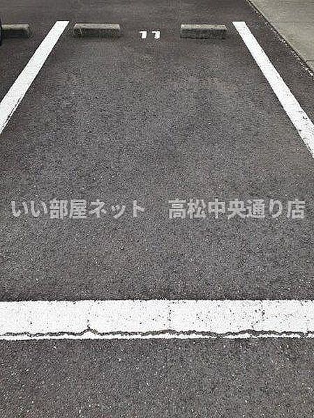 画像13:駐車場