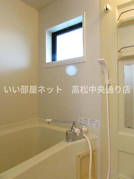 画像5:浴室（サーモ付水栓）