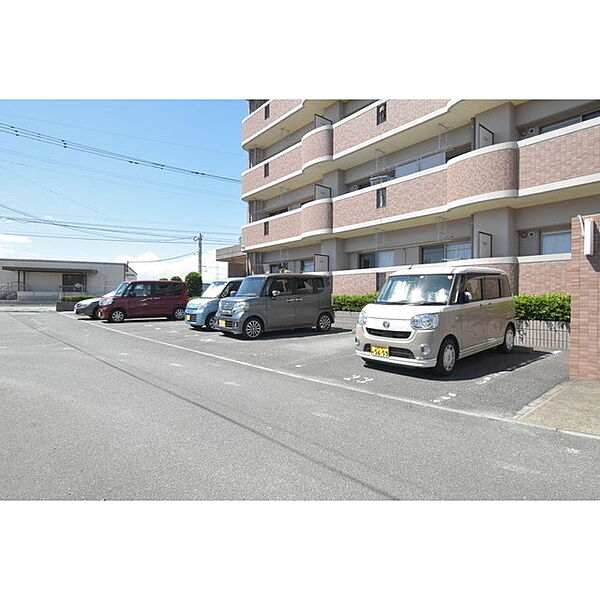 画像10:駐車場