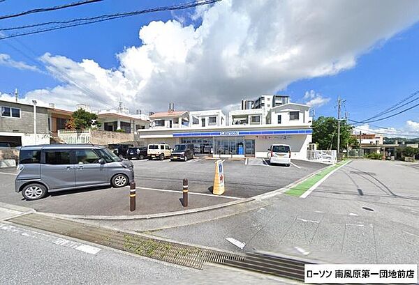 ローソン 南風原第一団地前店 240m