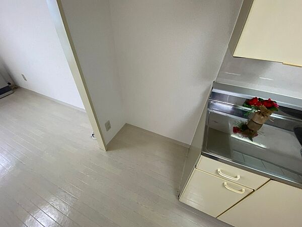 画像23:冷蔵庫置場もしっかりありますのでご安心ください。