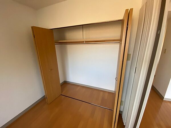 画像13:寝室の収納です。部屋がすっきり片付きます。