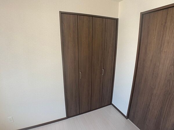 画像13:寝室の収納です。部屋がすっきり片付きます。