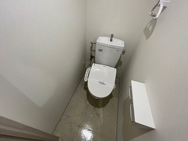 画像11:こちらはトイレです。清潔感があり、安心して使用できます。