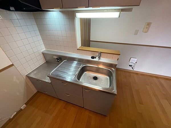 画像5:キッチンです。一人暮らしなら十分な大きさですね。