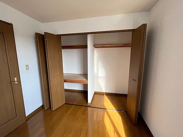 画像13:寝室の収納です。部屋がすっきり片付きます。