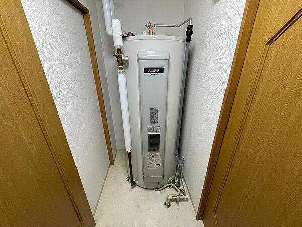 画像18:電気温水器です。オール電化でお得で安心ですね。