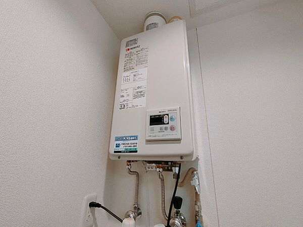 画像21:ガス給湯器です。操作しやすいパネルになってます。