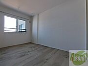 木目のフローリングは落ち着きのある印象のお部屋になりますね。