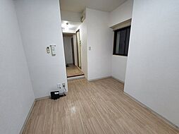 サンエスト南森町 612 6階ワンルームのリビング/ダイニング