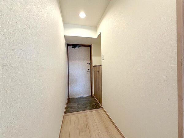 毎日利用する玄関は明るく快適に！採光を考え抜いて造られた玄関は「行き」も「帰り」も優しく家族を送り出し出迎えてくれます。