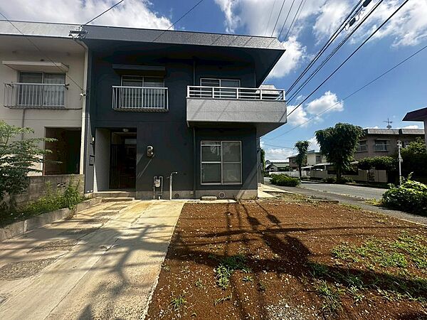 前面道路も６ｍあり、駐車しやすいです＾＾