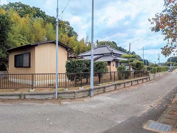 北側3.3ｍ西側4.2ｍの角地♪