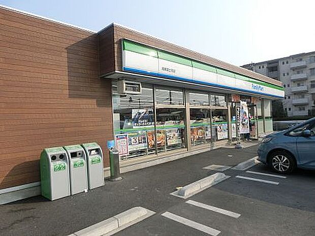 【コンビニエンスストア】ファミリーマート　鴻巣富士見店まで890ｍ