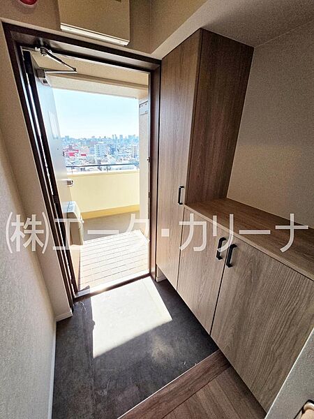 家賃をあと何年大家さんに貢ぎますか。家賃と同等のローン返済額で、北巽駅12分の72平米3LDKという実物資産を手に入れる。掛け捨ての賃貸生活に終止符を打ち、家族の将来を見据えた合理的な資産形成へ。