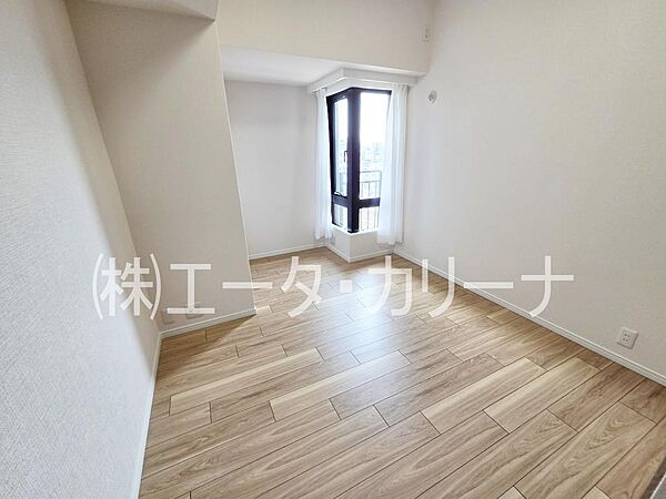 住宅ローンを銀行に勧められるがまま組もうとしていませんか。客観的な視点で最適な融資先を提案。金利を抑え総支払額を削る。3,890万円の価値を最大化する、実務的で合理的な資金計画サポートを提供いたします
