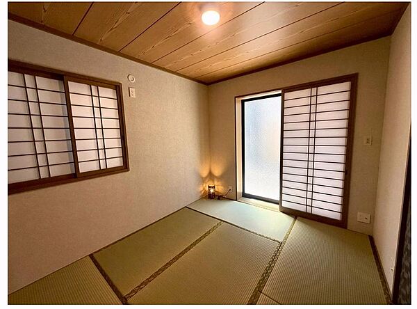 角地ならではの風通しの良さと、新しく清潔なユニットバス。 休日にお子様と一緒に入るお風呂の温かさと、湯上がりにリビングを吹き抜ける涼やかな風が、家族の日常を物理的にも心地よく彩ります。