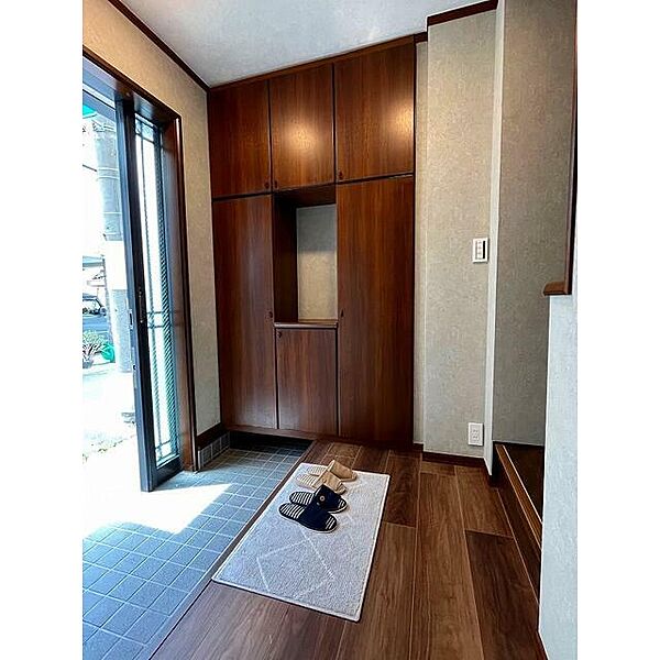 2つの環状線駅（寺田町徒歩8分、桃谷徒歩9分）が利用可能。 複数路線による通勤・通学の選択肢の多さは、将来お子様が進学される際にも、通学時間を短縮できるという心強いメリットとなります。