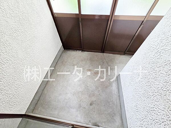 販売価格1388万円の3階建て。2026年6月に内装と外壁を改修済。ローン不可につき現金決済が条件ですが、初期費用を抑え直ちに新居での生活をスタートできます。