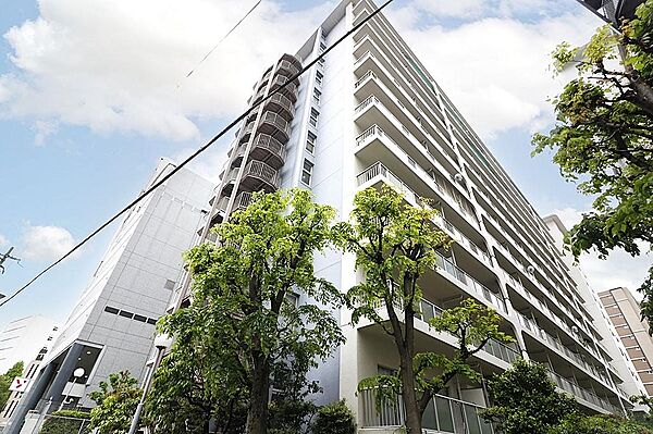 総戸数212戸、SRC造13階建ての11階部分に位置するお部屋です。弊社なら本物件も仲介手数料が無料になります。初期費用を大きく抑え、新生活の資金計画にゆとりを持たせられます。