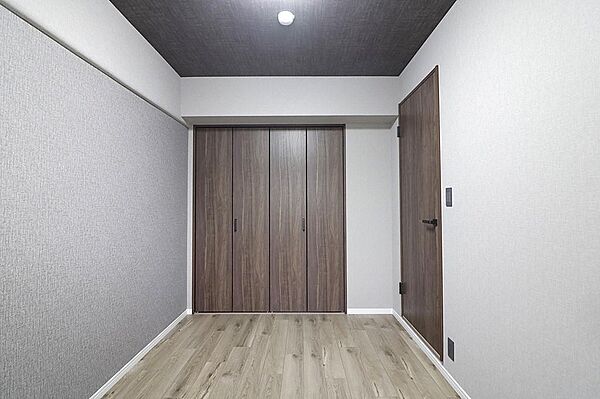 天王寺駅まで徒歩5分、御堂筋線など3路線を利用できます。日々の移動時間を短縮できる立地です。弊社はお客様のペースを尊重し、無理な電話営業を行わず家探しをサポートします。