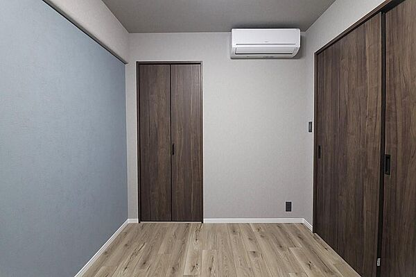 洋室は3部屋あり、各部屋にクローゼットが備わっています。ご家族の私物を分けて収納可能です。弊社なら本物件を仲介手数料無料でご案内し、購入時の初期費用削減をしっかりサポートします。