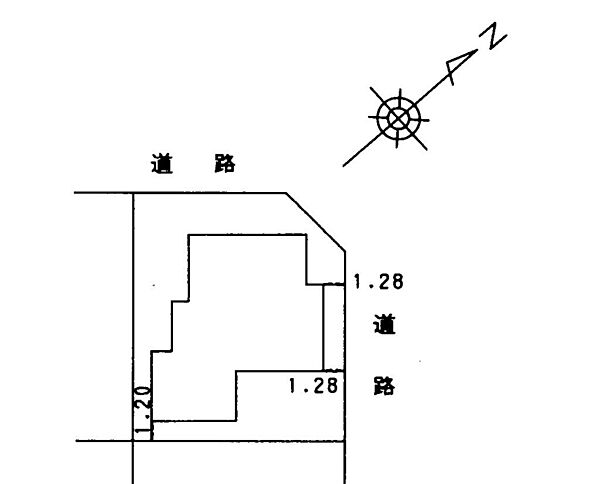 近鉄大阪線の美旗駅まで徒歩１０分。毎日の通勤や通学にかかる時間を論理的に計算し、駅までの距離と６００万円という物件価格のバランスを重視する方にとって、実務的観点からも合理的な立地条件となっています。