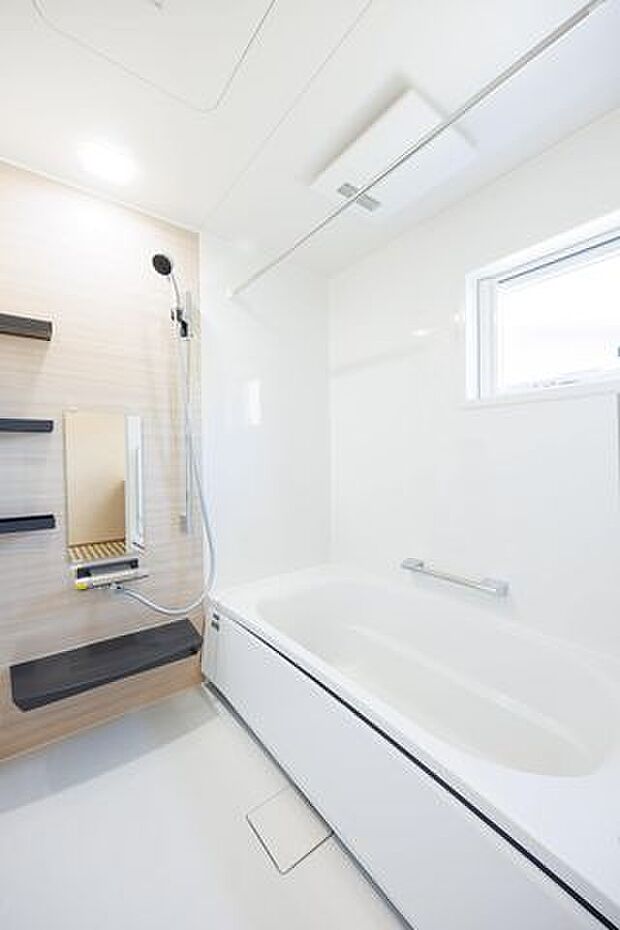 浴室暖房乾燥機付きのお風呂はいつでも快適♪ 温かいお風呂で疲れた身体を癒してくれます。